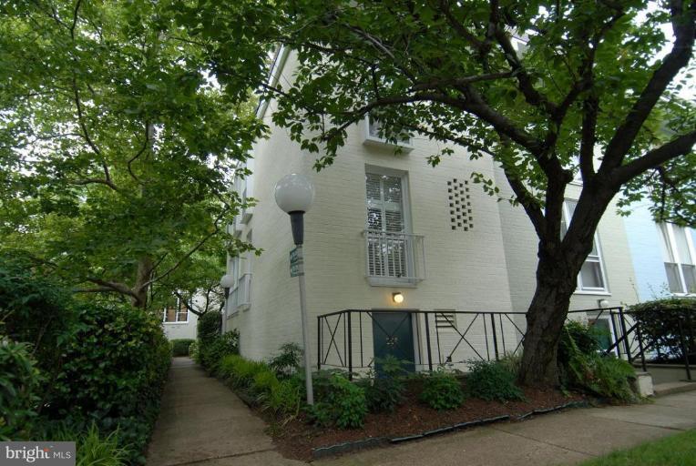 258 G Street Southwest Washington, DC 20024 - Photo 1 of 1 Exterior (Main)