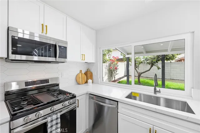 $1,349,999 | 7152 Caprice Circle, La Palma, CA 90623