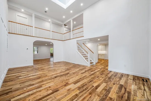 $899,990 | 6 Connetquot Drive, Oakdale, NY 11769
