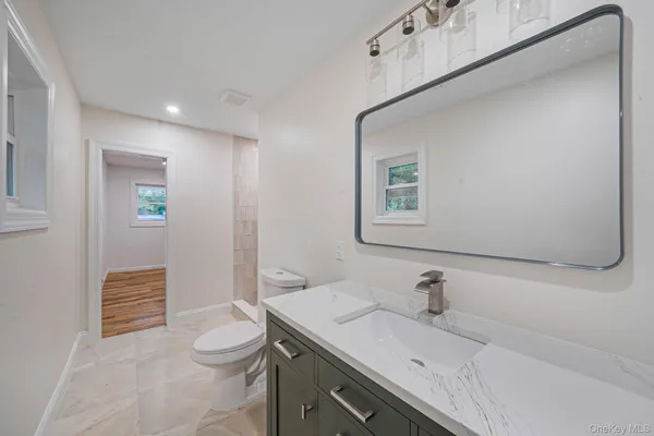 $899,990 | 6 Connetquot Drive, Oakdale, NY 11769