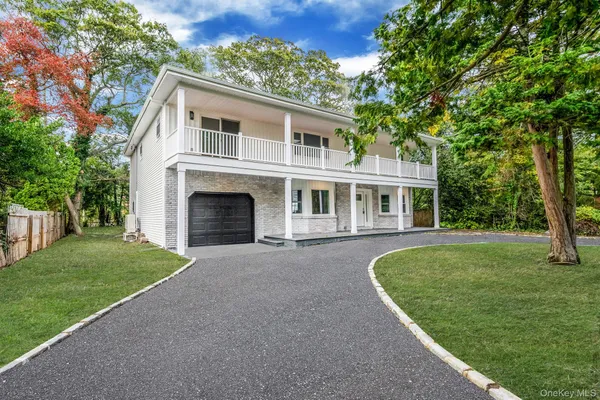 $899,990 | 6 Connetquot Drive, Oakdale, NY 11769
