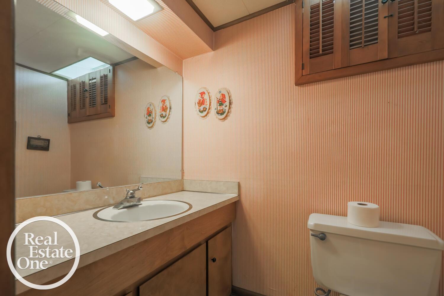784 Canterbury Road Grosse Pointe, MI 48236 - Photo 37 of 40 50136744-d520daff-43a7-4092-bfa2-e275d4549722.JPG