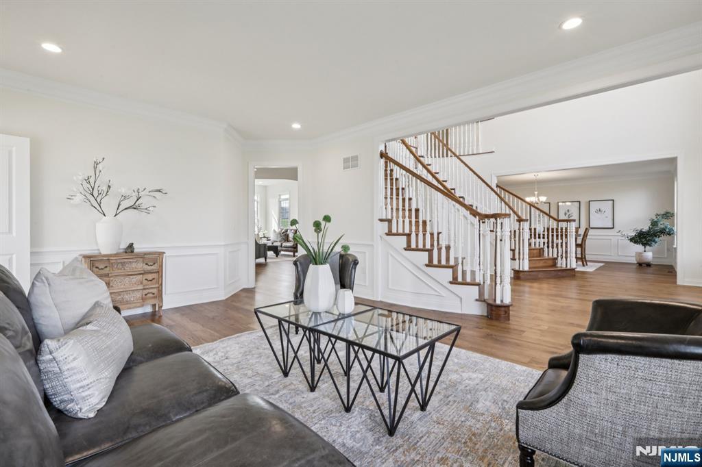 22 Woodmere Road Upper Saddle River, NJ 07458 - Photo 4 of 40
