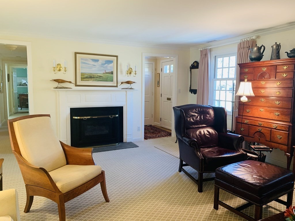 38 Jericho Road, Unit 38 Weston, MA 02493 - Photo 2 of 16