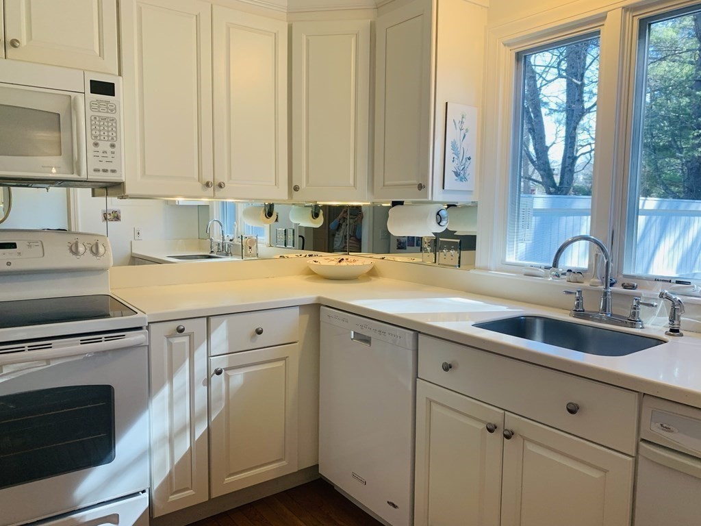 38 Jericho Road, Unit 38 Weston, MA 02493 - Photo 4 of 16