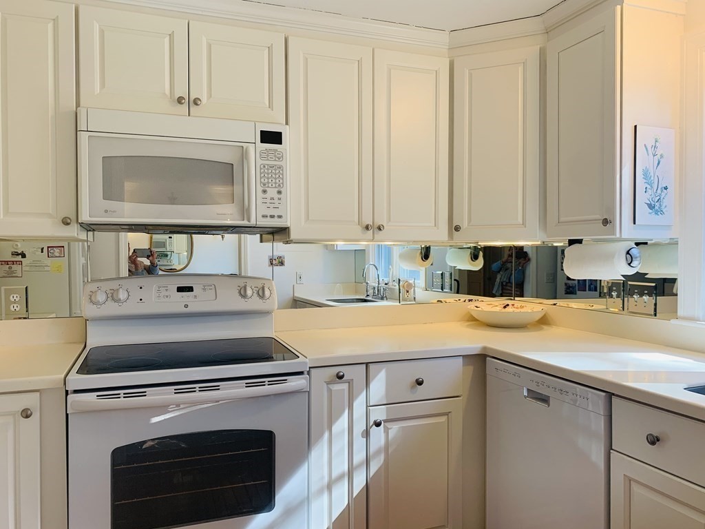 38 Jericho Road, Unit 38 Weston, MA 02493 - Photo 5 of 16