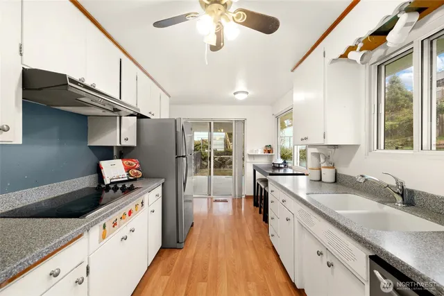 a kitchen with granite countertop lots of counter top space