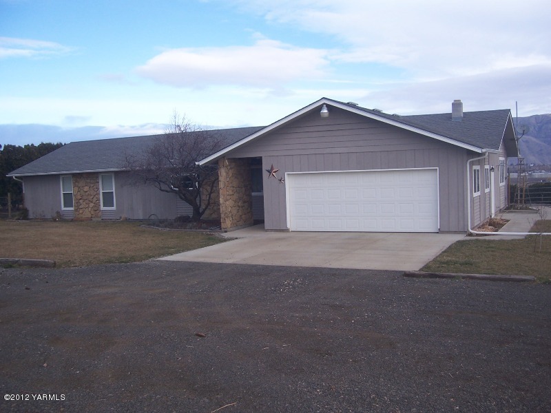 301 Kail Road Tieton, WA 98947 - Photo 2 of 34 Front