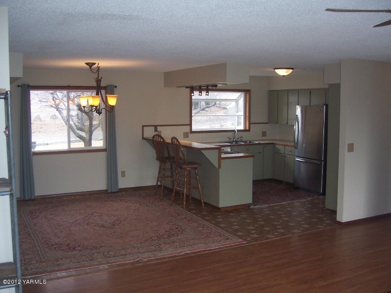 301 Kail Road Tieton, WA 98947 - Photo 13 of 34 Kitchen/dining