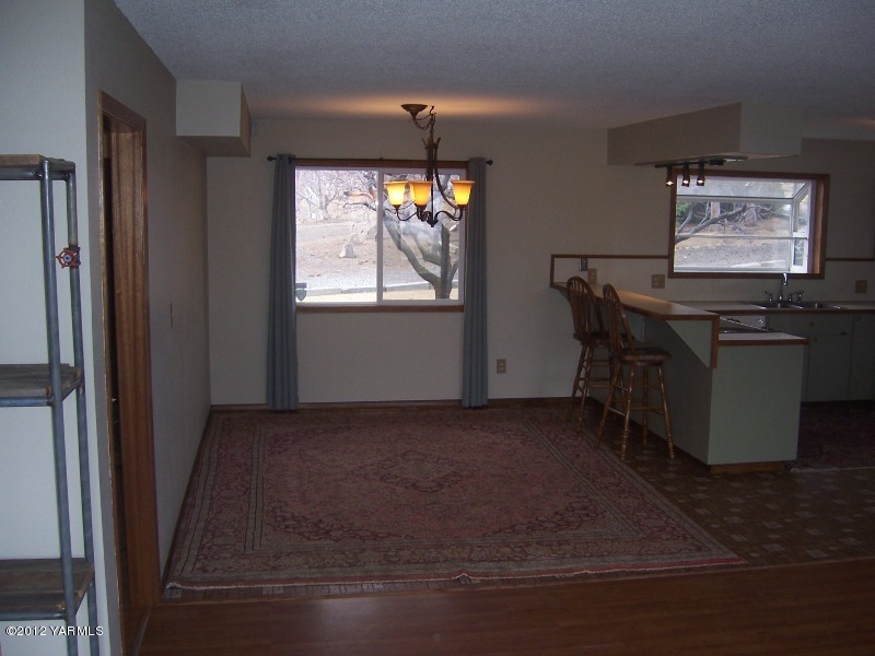 301 Kail Road Tieton, WA 98947 - Photo 15 of 34 Dining