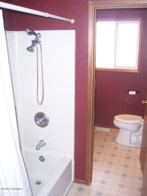 301 Kail Road Tieton, WA 98947 - Photo 19 of 34 Hall Bath