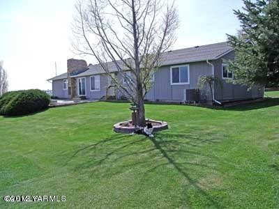 301 Kail Road Tieton, WA 98947 - Photo 3 of 34 Back yard