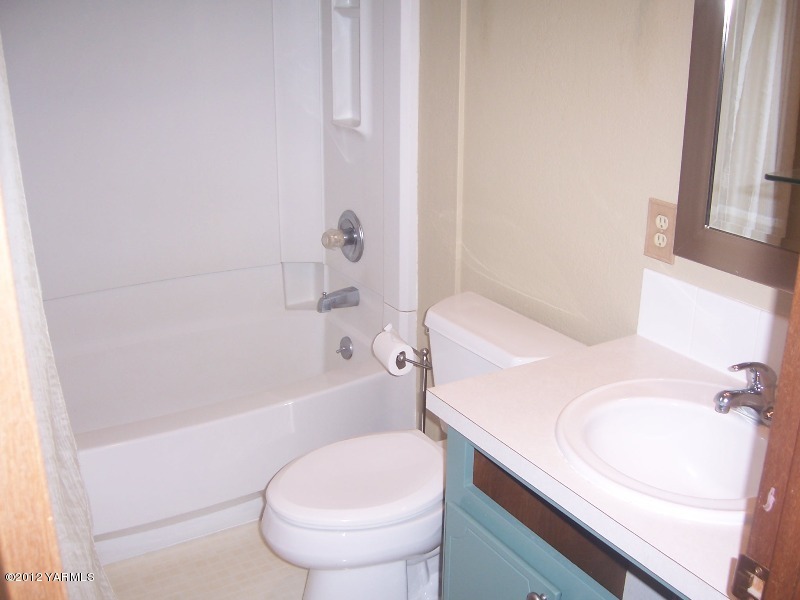 301 Kail Road Tieton, WA 98947 - Photo 24 of 34 Master bath