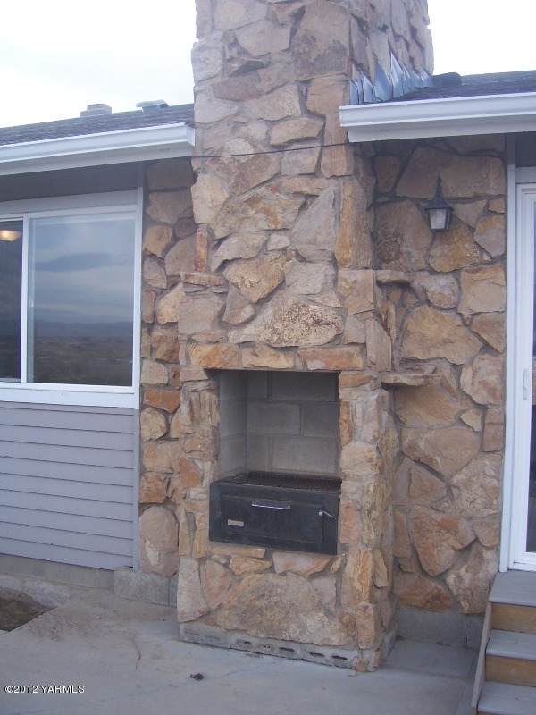 301 Kail Road Tieton, WA 98947 - Photo 28 of 34 Oudoor "Kitchen"