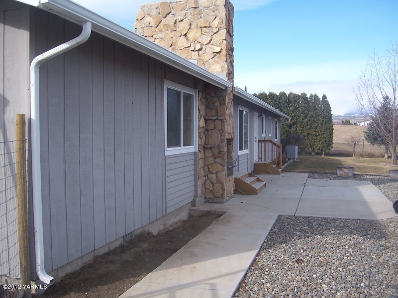 301 Kail Road Tieton, WA 98947 - Photo 29 of 34 Back Patio