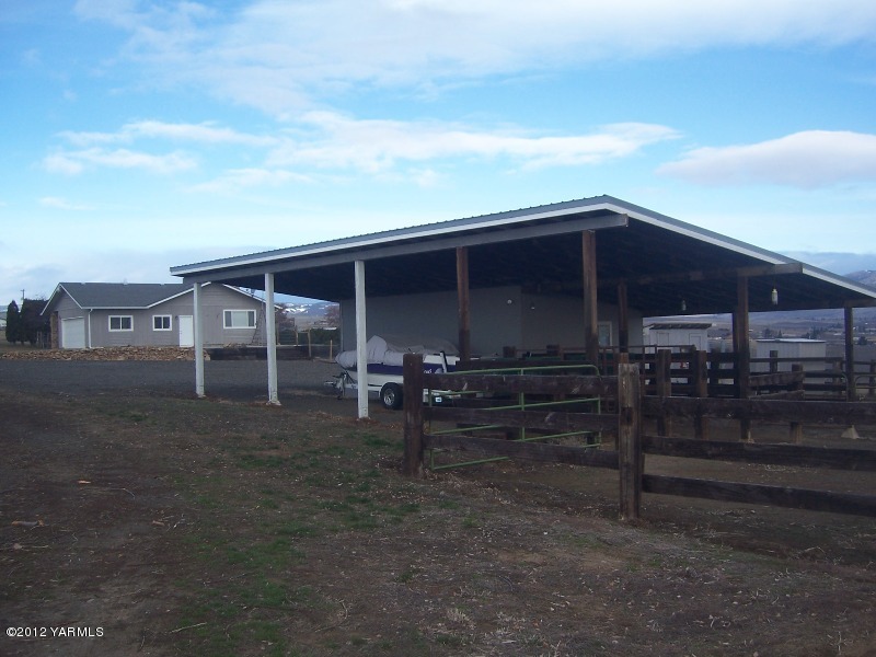301 Kail Road Tieton, WA 98947 - Photo 7 of 34 Carport