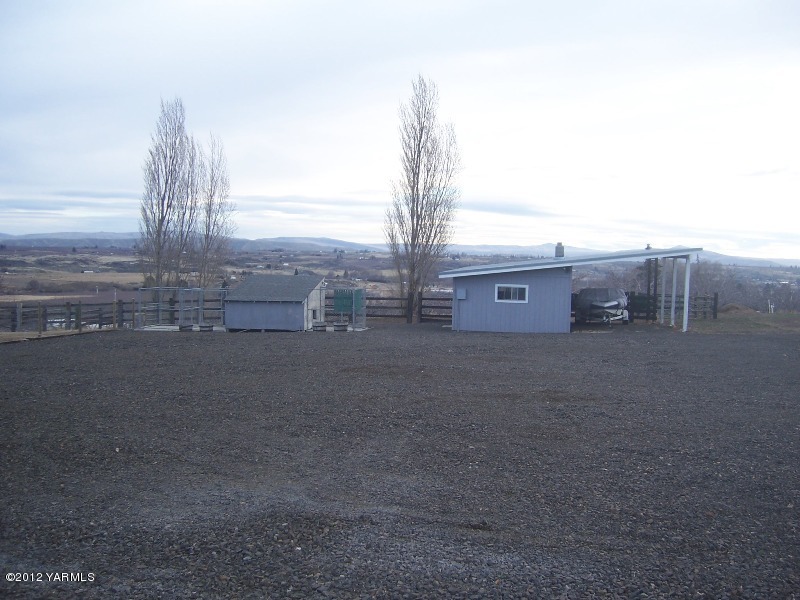 301 Kail Road Tieton, WA 98947 - Photo 10 of 34 Dog Run