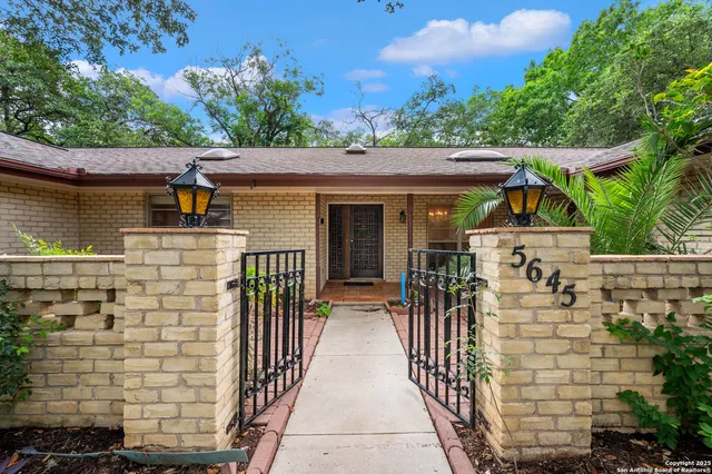 a view of a patio with table and chairs with wooden floor and fence