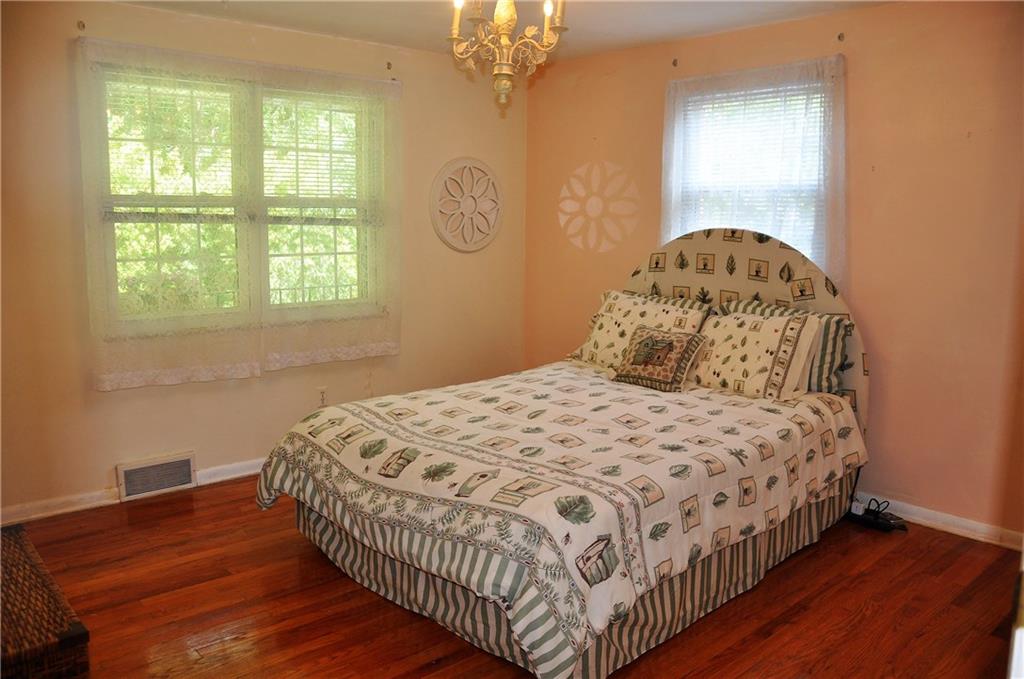 999 Old Mill Road Cheswick, PA 15024 - Photo 20 of 24 Bedroom 1, with hardwood floors is nice, light and bright!