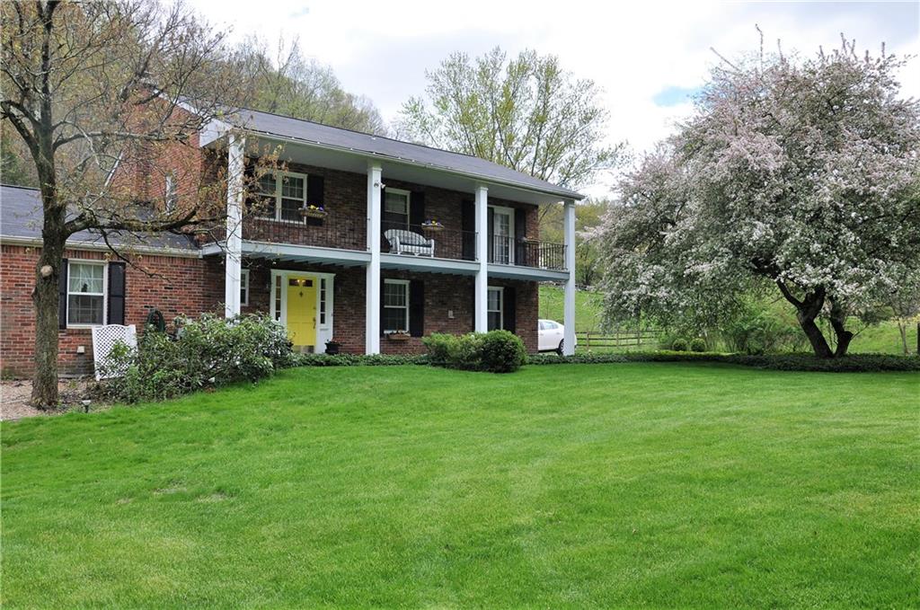 999 Old Mill Road Cheswick, PA 15024 - Photo 6 of 24 Large, level inviting front yard.