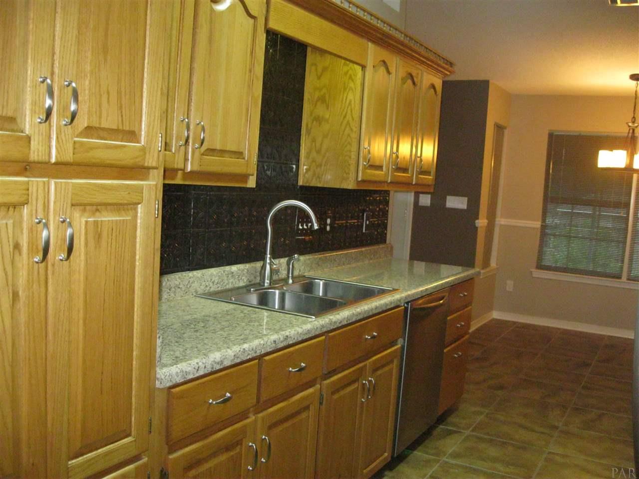 656 Ashford Road Cantonment, FL 32533 - Photo 11 of 49 Gallery Image 11