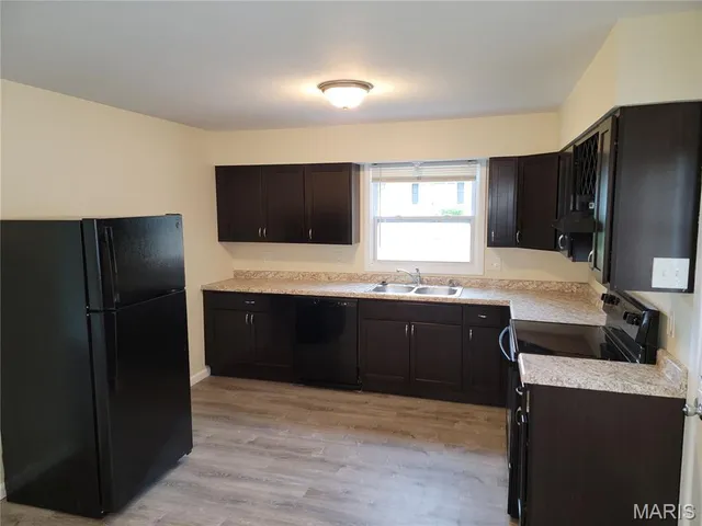 $1,600 | 846 Elsworth Place, St. Louis, MO 63135