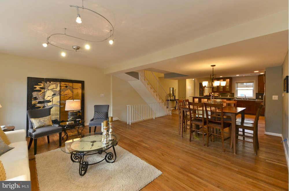3871 Chain Bridge Road Fairfax, VA 22030 - Photo 11 of 30 Living Room