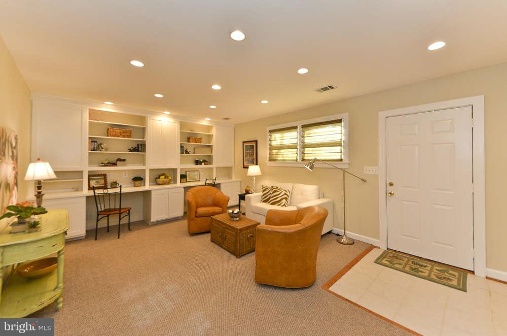 3871 Chain Bridge Road Fairfax, VA 22030 - Photo 19 of 30 Family Room
