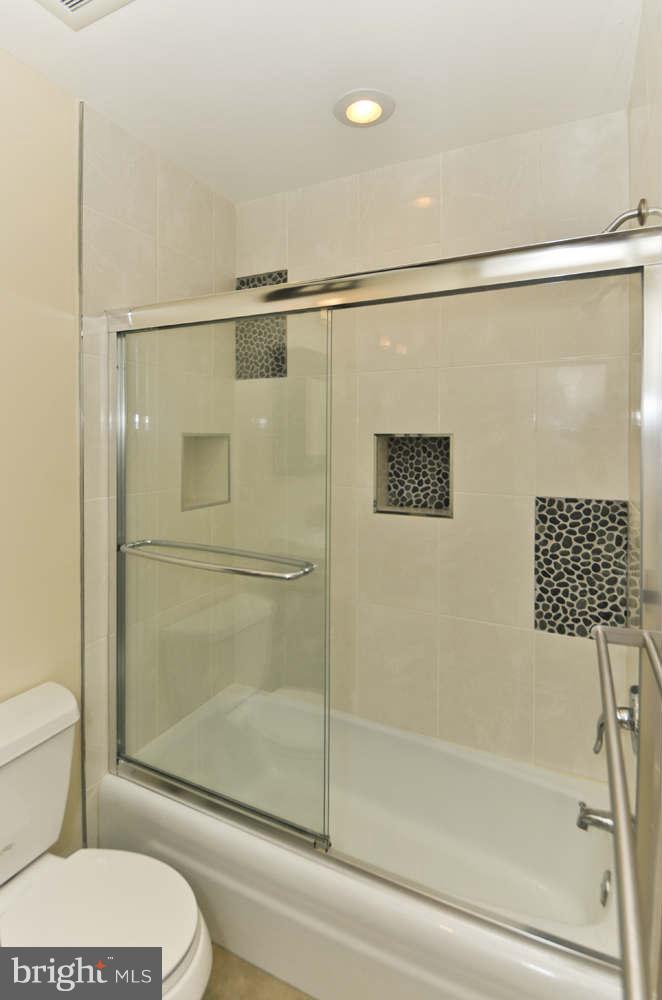 3871 Chain Bridge Road Fairfax, VA 22030 - Photo 22 of 30 Bath