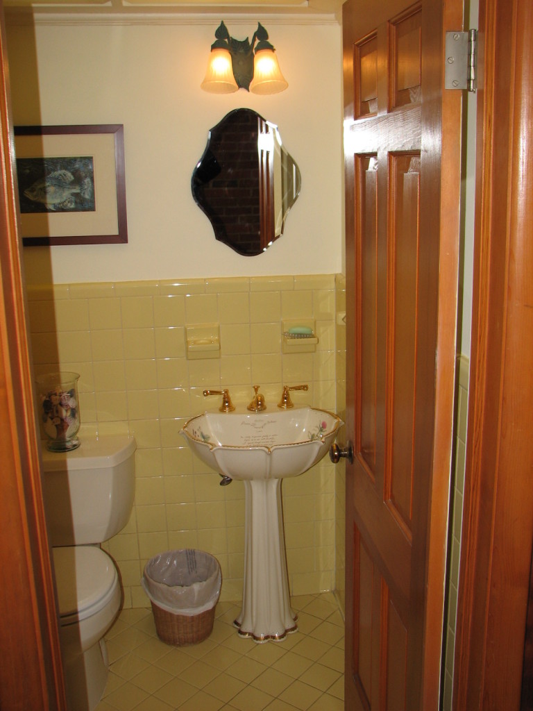 3466 Windsor Road Roanoke, VA 24018 - Photo 16 of 44 powder room