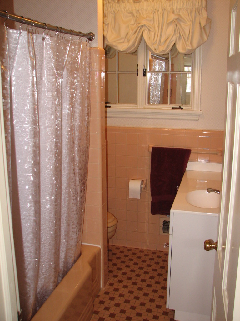 3466 Windsor Road Roanoke, VA 24018 - Photo 17 of 44 hall bath 1