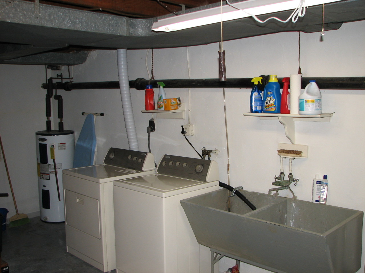 3466 Windsor Road Roanoke, VA 24018 - Photo 30 of 44 laundry
