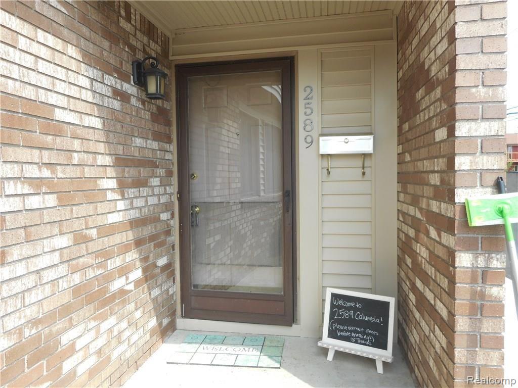 2589 Columbia Road, Unit 5 Berkley, MI 48072 - Photo 2 of 14 DSCN3162.JPG