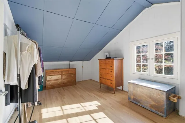 a view of livingroom with furniture