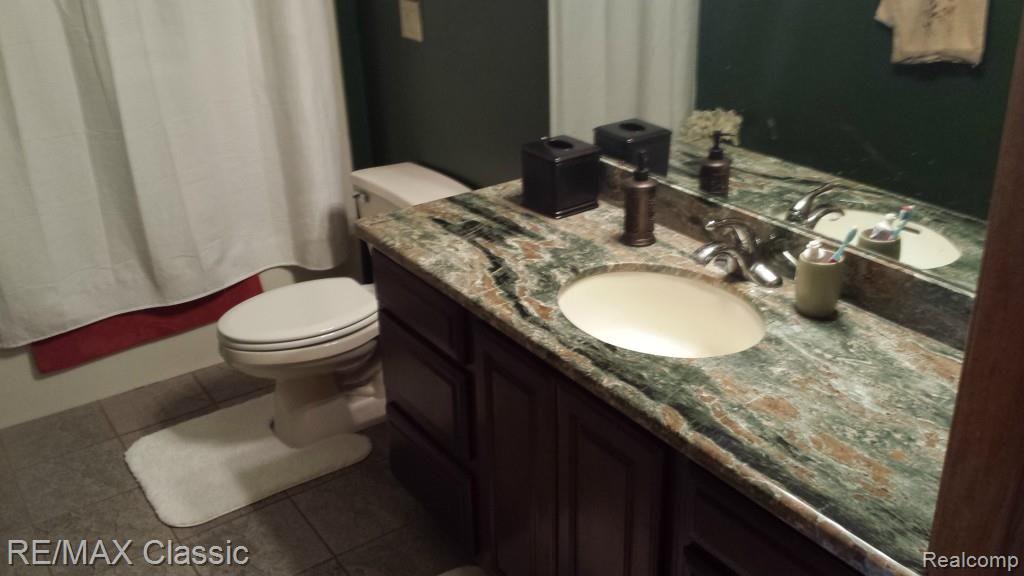 11169 Hyne Road Brighton, MI 48114 - Photo 35 of 48 FULL BATH.jpg