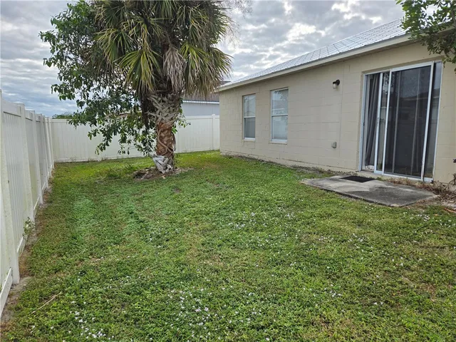 $2,000 | 4876 30th Avenue, Vero Beach, FL 32967