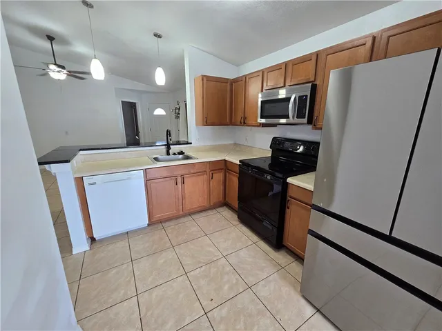 $2,000 | 4876 30th Avenue, Vero Beach, FL 32967