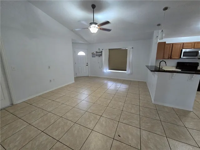 $2,000 | 4876 30th Avenue, Vero Beach, FL 32967