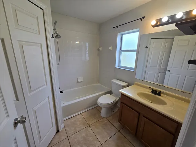 $2,000 | 4876 30th Avenue, Vero Beach, FL 32967