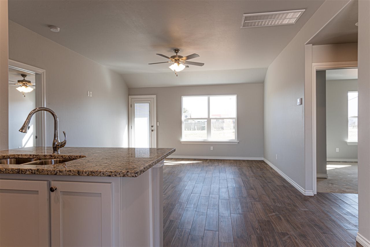 404 Grove Street Perry, OK 73077 - Photo 8 of 18 Gallery Image 8