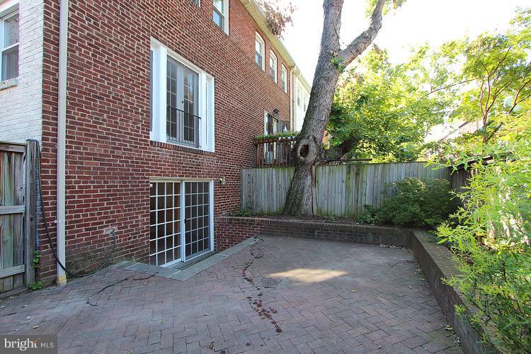 1214 Portner Road Alexandria, VA 22314 - Photo 20 of 21 a view of backyard with green space
