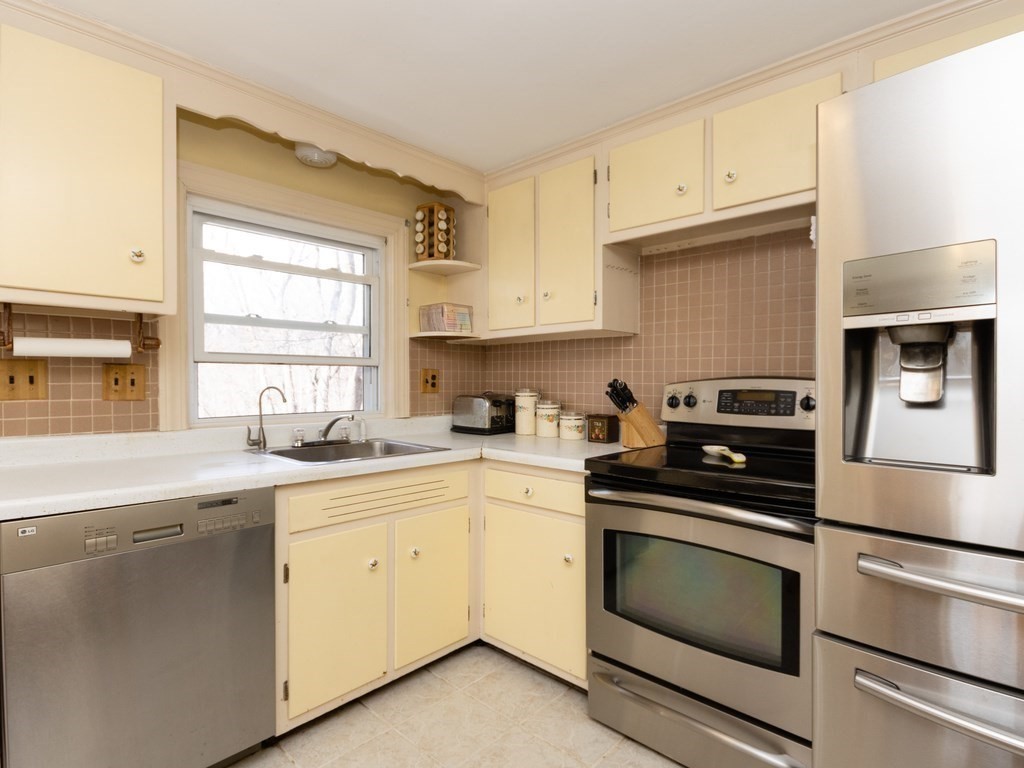 7 Roberts Road Canton, MA 02021 - Photo 7 of 36 Gallery Image 7