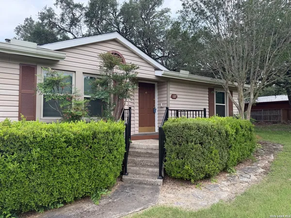 $2,200 | 127 Stonegate North, Boerne, TX 78006