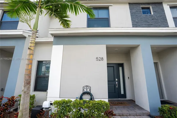 $2,300 | 528 Northeast 1st Street, Florida City, FL 33034