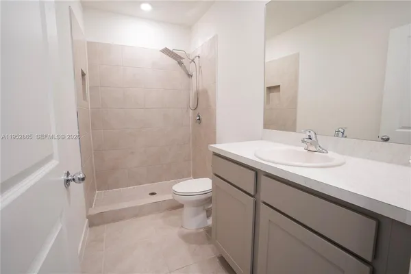 $2,300 | 528 Northeast 1st Street, Florida City, FL 33034