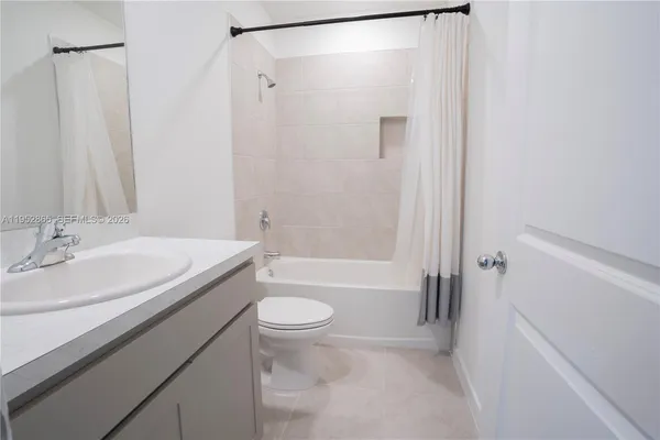 $2,300 | 528 Northeast 1st Street, Florida City, FL 33034