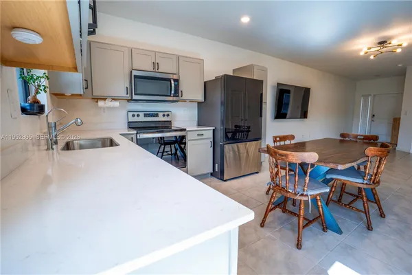 $2,300 | 528 Northeast 1st Street, Florida City, FL 33034