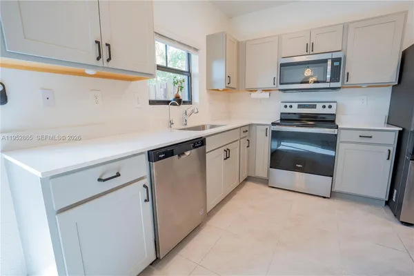 $2,300 | 528 Northeast 1st Street, Florida City, FL 33034