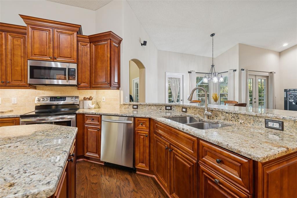 4320 Auston Way Palm Harbor, FL 34685 - Photo 31 of 100