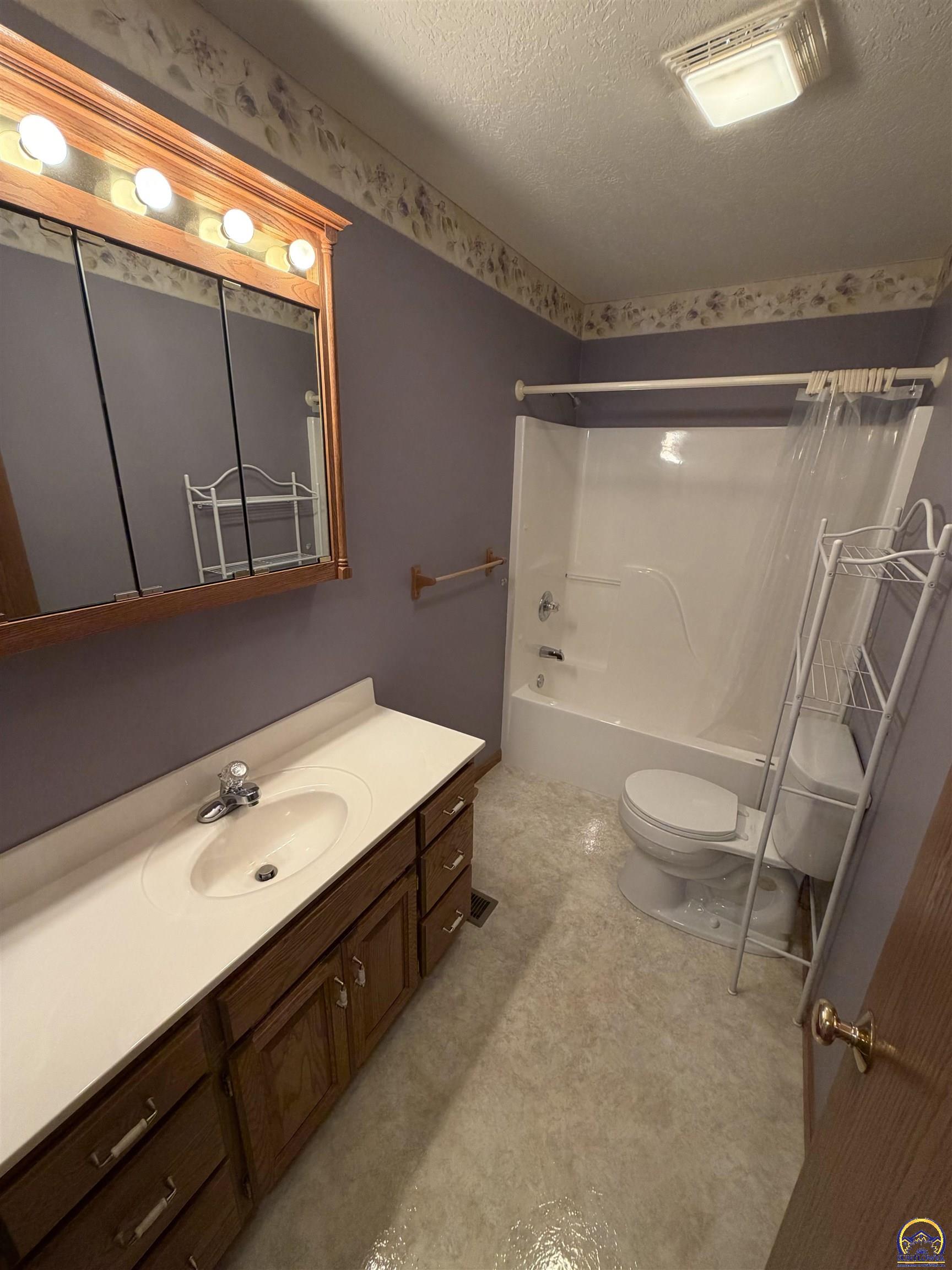 6130 Northeast Shaffer Road Topeka, KS 66617 - Photo 13 of 40